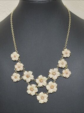 SAQ Gold Tone Molded Floral Bib Statement Vintage Necklace